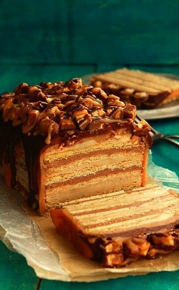Snickers Cake. ( R E C I P E )