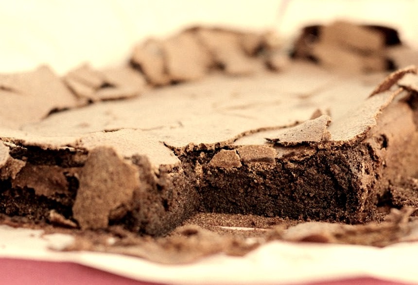 Chocolate cake (by Ren Chi)