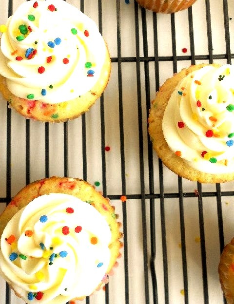 Easy Funfetti Cupcakes