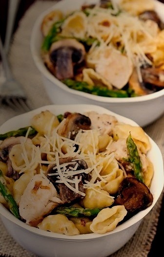 Pasta with Goat Cheese, Chicken, Asparagus & Mushrooms